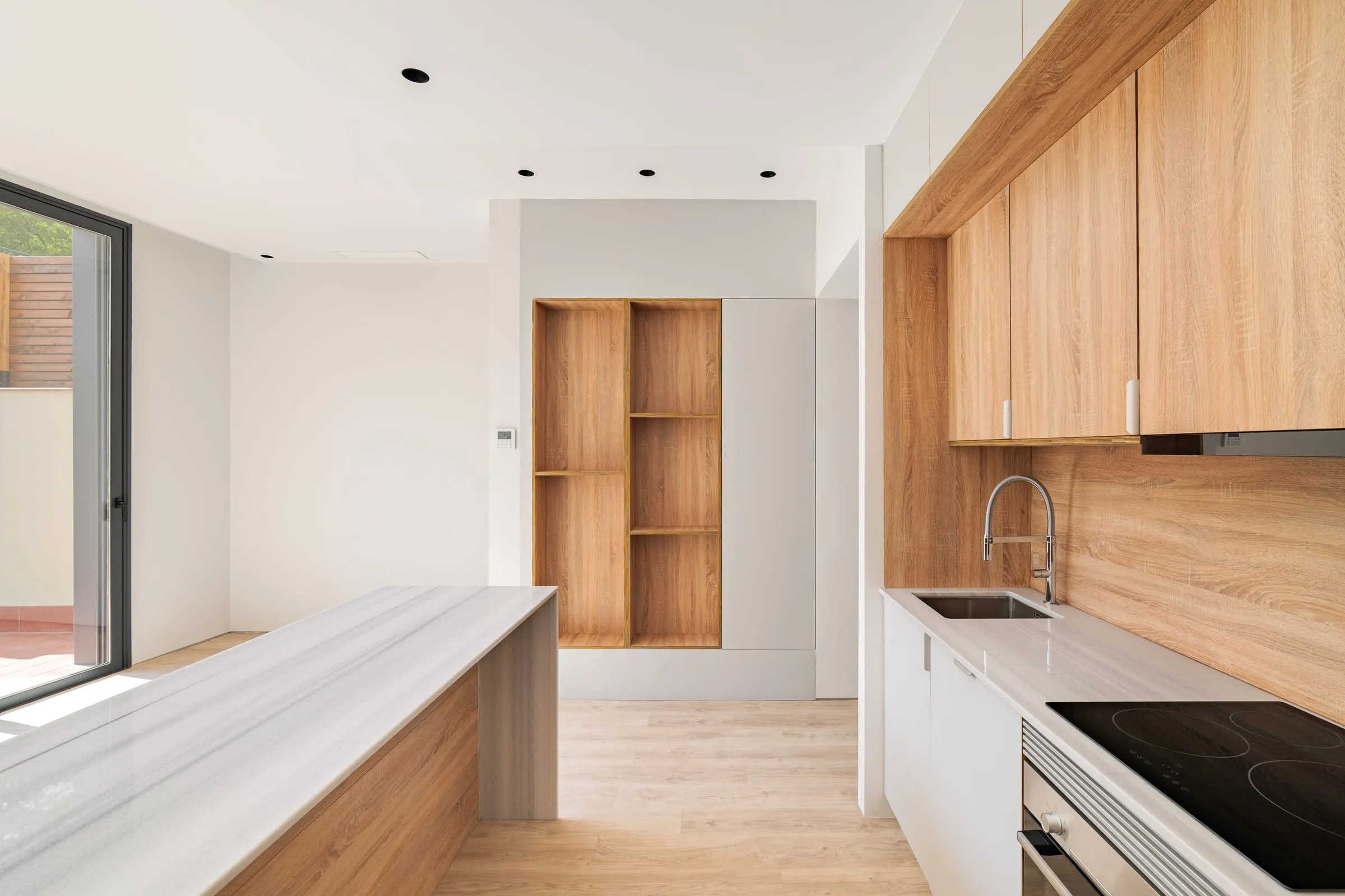 Reforma integral de un piso en Madrid con instalaciones nuevas y alicatado de baño
